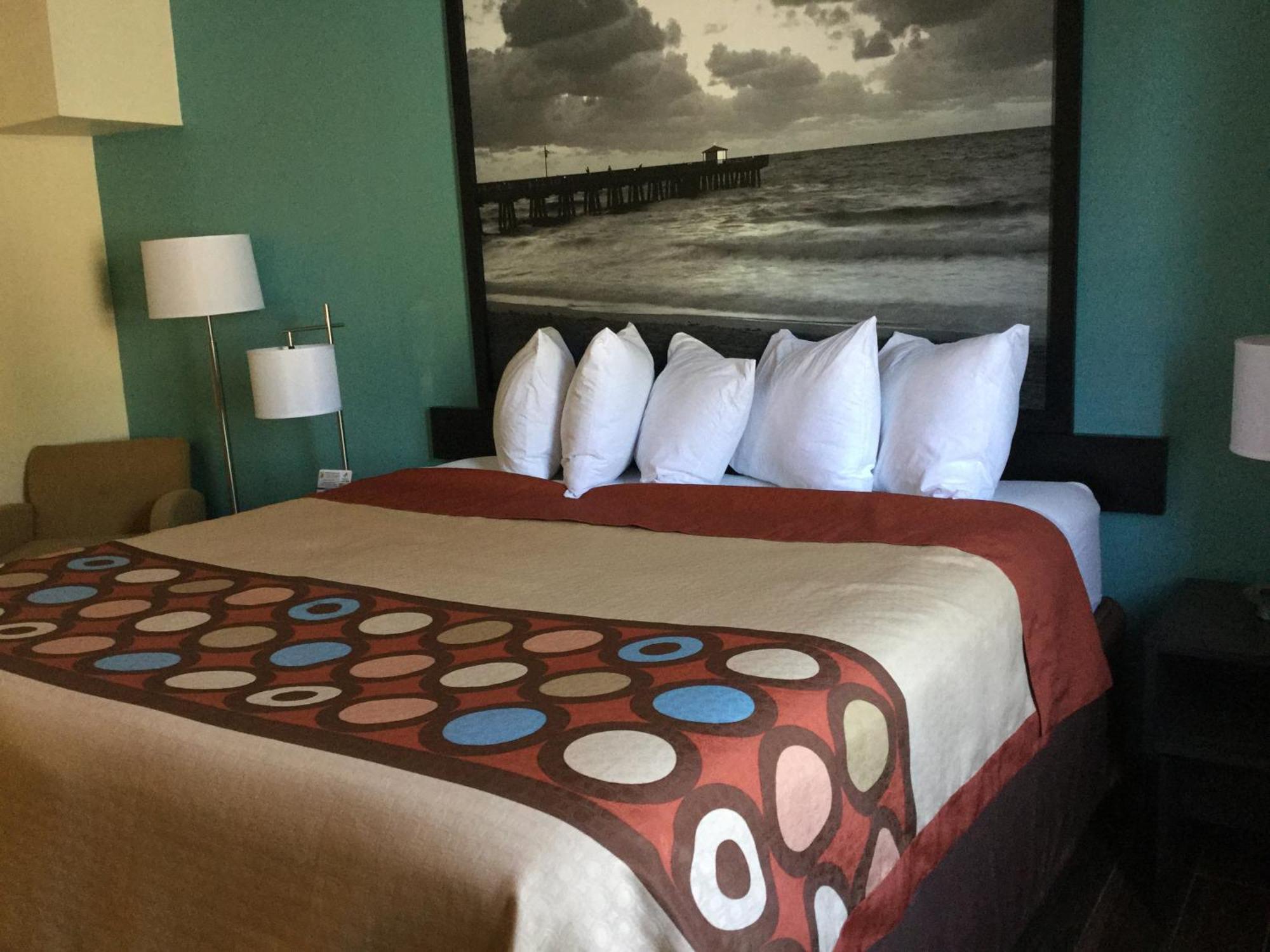 1 King Bed, Mobility/Hearing Accessible Room, Bathtub w/ Grab Bars