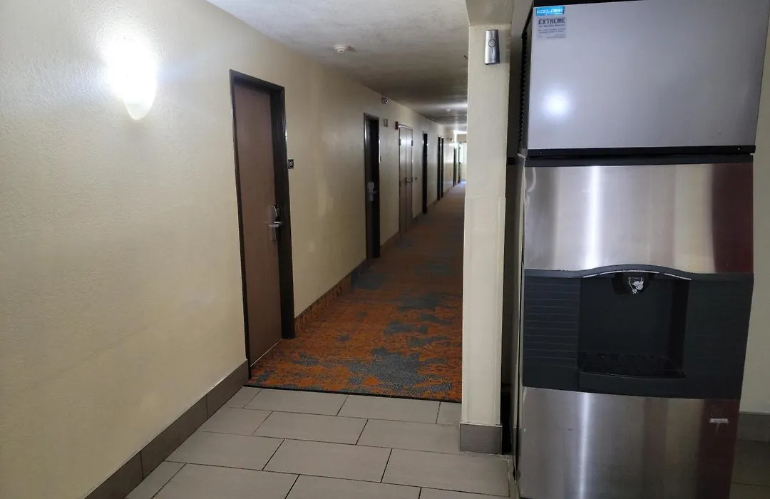 Super8 By Wyndham Nearby Clearwater St Petersburg International Airport-1